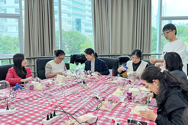 美丽相约·绽放光芒——医学中心举办三八妇女节主题活动(图2)