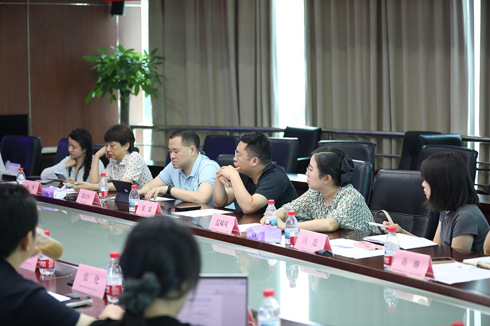 成都市医疗卫生系统一行访问医学中心(图2)