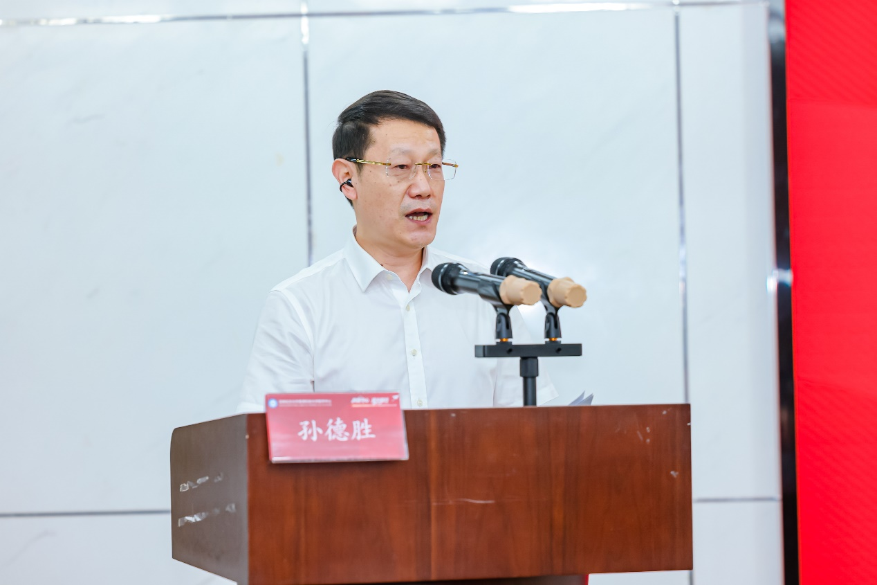 执医守心 逐光前行——深圳北京大学香港科技大学医学中心2026届研究生毕业仪式圆满举行(图7) 执医守心 逐光前行——深圳北京大学香港科技大学医学中心2026届研究生毕业仪式圆满举行(图7)
