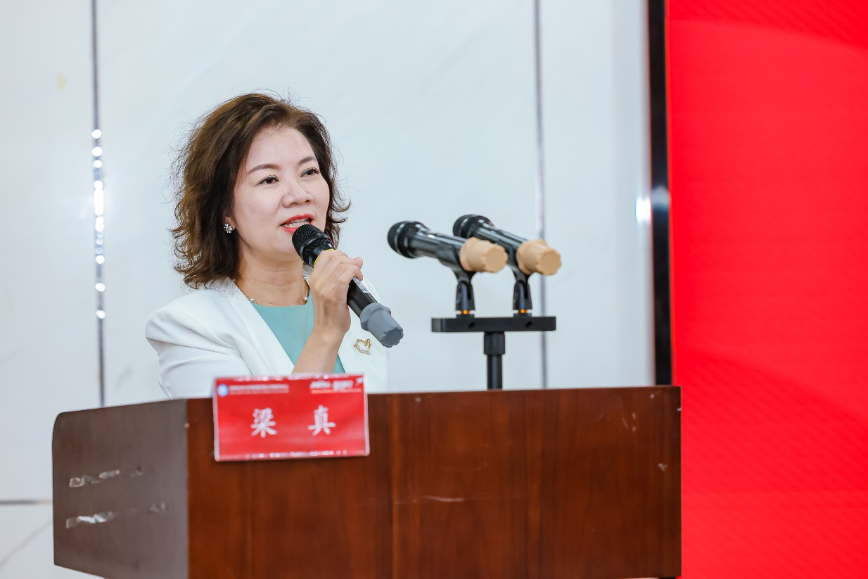 执医守心 逐光前行——深圳北京大学香港科技大学医学中心2026届研究生毕业仪式圆满举行(图9) 执医守心 逐光前行——深圳北京大学香港科技大学医学中心2026届研究生毕业仪式圆满举行(图9)