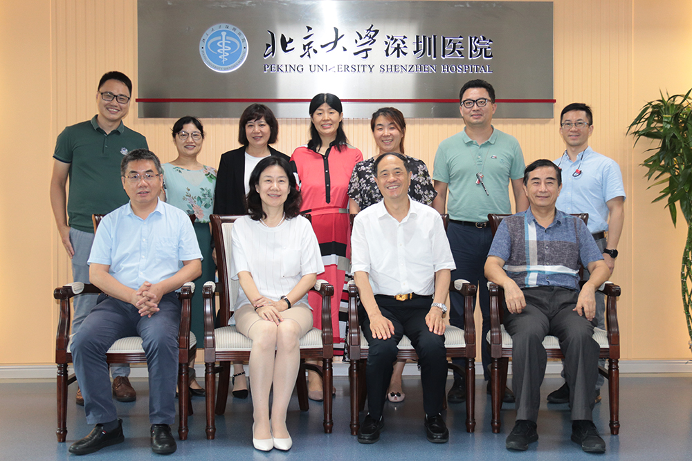 国家药监局科技与国际合作司毛振宾一级巡视员一行莅临医学中心座谈(图1)