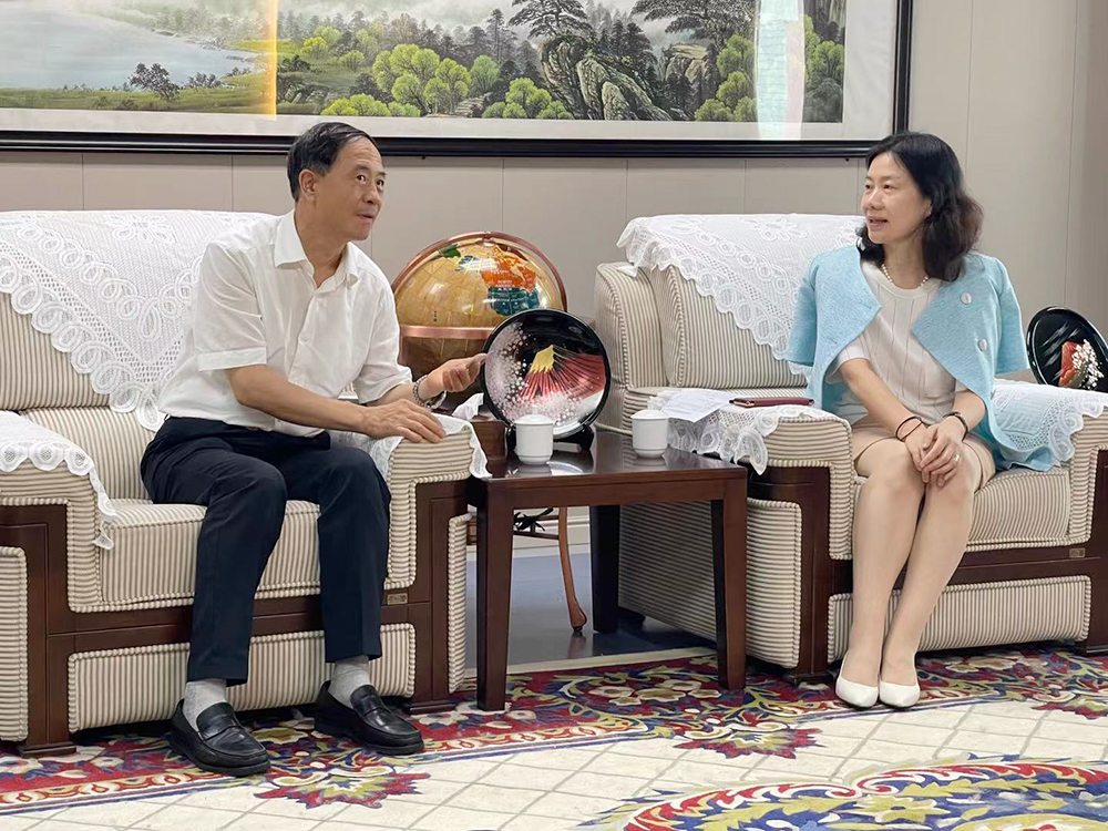 国家药监局科技与国际合作司毛振宾一级巡视员一行莅临医学中心座谈(图3)